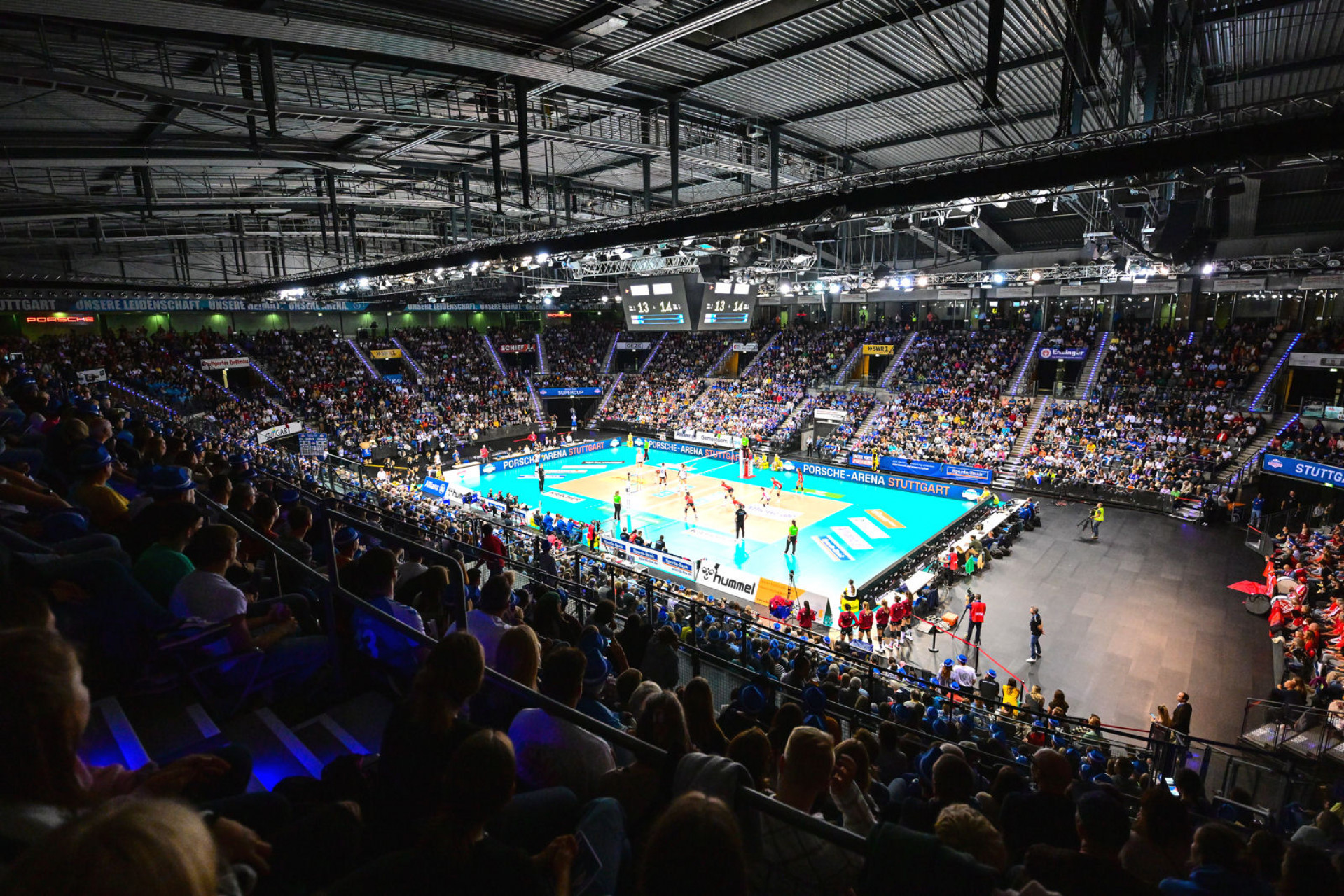 Neuer Rekord: 6.145 Zuschauer in der ausverkauften Porsche-Arena. Foto: Jens Körner - Bildermacher Sport